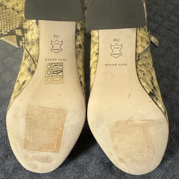 $678 Tory Burch Women Pull On Knee high Snake Embossed Boots Sand Drift
US 7 - Picture 12 of 12